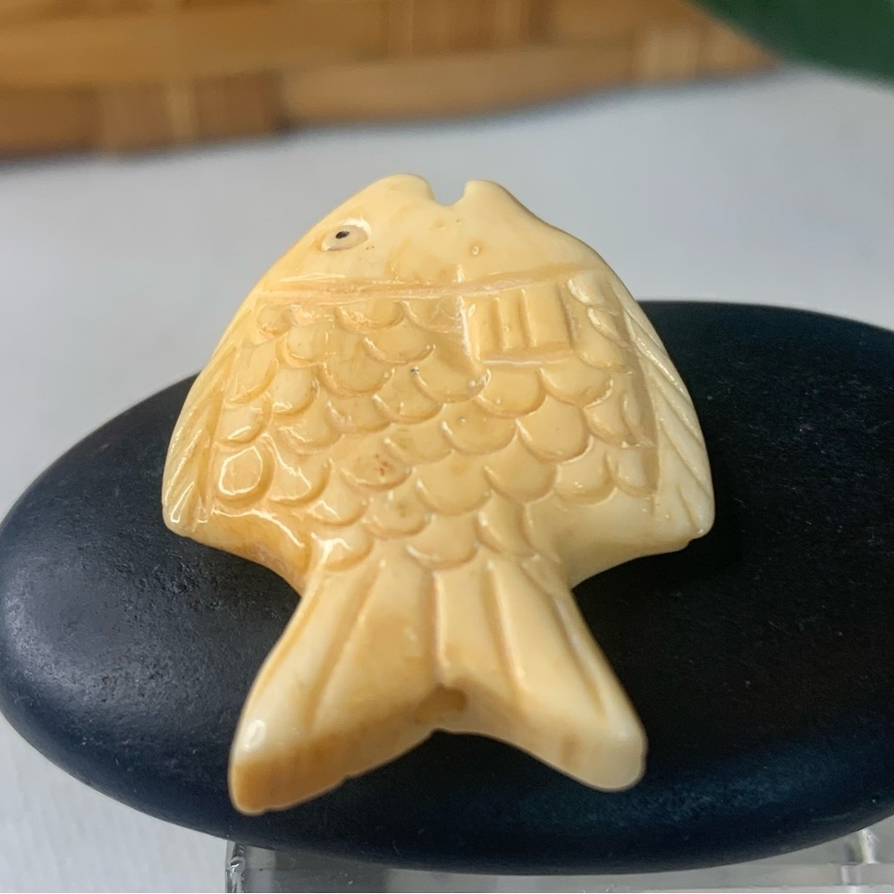 Natural Bone Carved Fish Fetish Bead Drilled Swimming Tropical Fish 1.5" Vintage - Picture 6 of 9